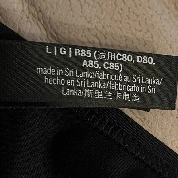 PINK Victoria's Secret Black Sports Bra with Logo Accents - Picture 8 of 9